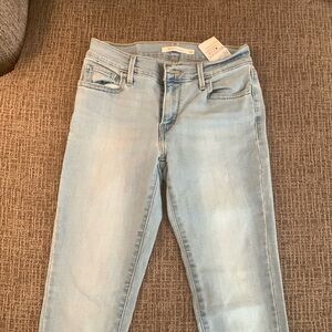 Light wash super skinny Jean